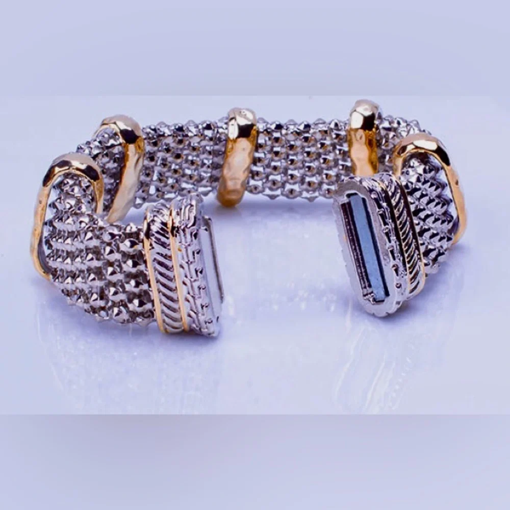 8️⃣7️⃣CHUNKY Two Tone Wide Bracelet. Silver & Gold. Magnetic - Picture 4 of 4